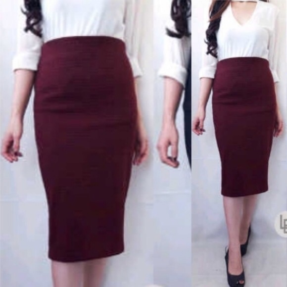 LOFT Dresses & Skirts - NWOT! LOFT textured maroon midi skirt, size medium